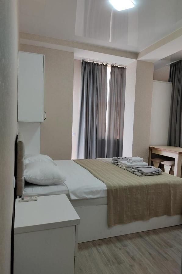 Pushkin Street Pearl Hotell Kutaisi Exteriör bild