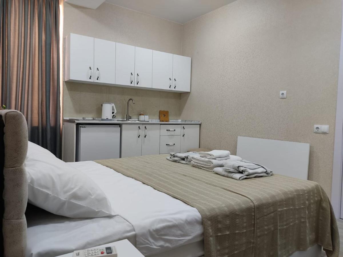 Pushkin Street Pearl Hotell Kutaisi Exteriör bild